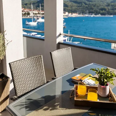 & Fisherman's Luck - Two-bedroom With Terrace And Sea View * Vela Luka
