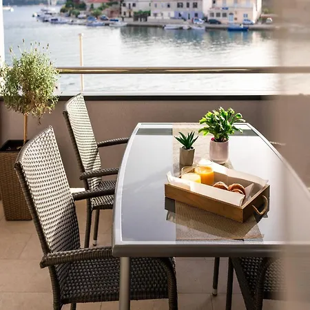 Appartamento & Fisherman's Luck - Two-bedroom With Terrace And Sea View *
