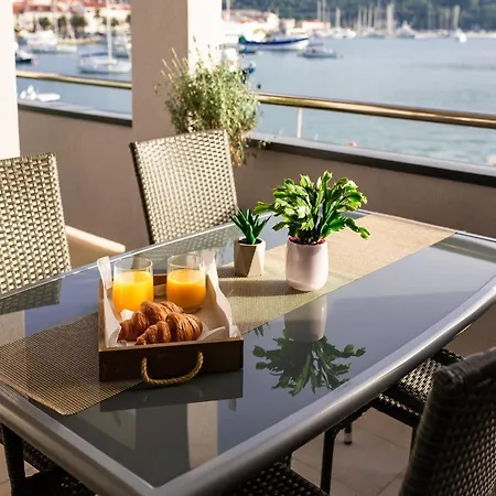 Appartamento & Fisherman's Luck - Two-bedroom With Terrace And Sea View