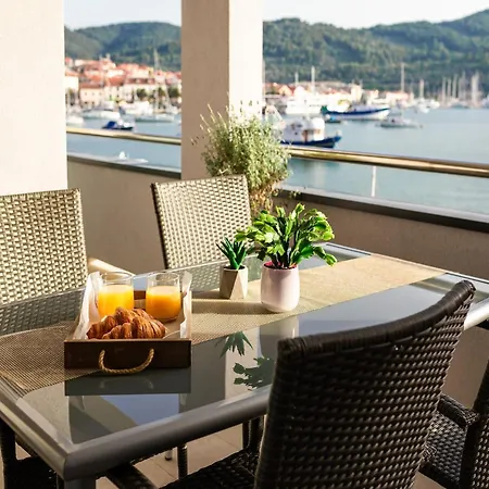 Appartamento & Fisherman's Luck - Two-bedroom With Terrace And Sea View *